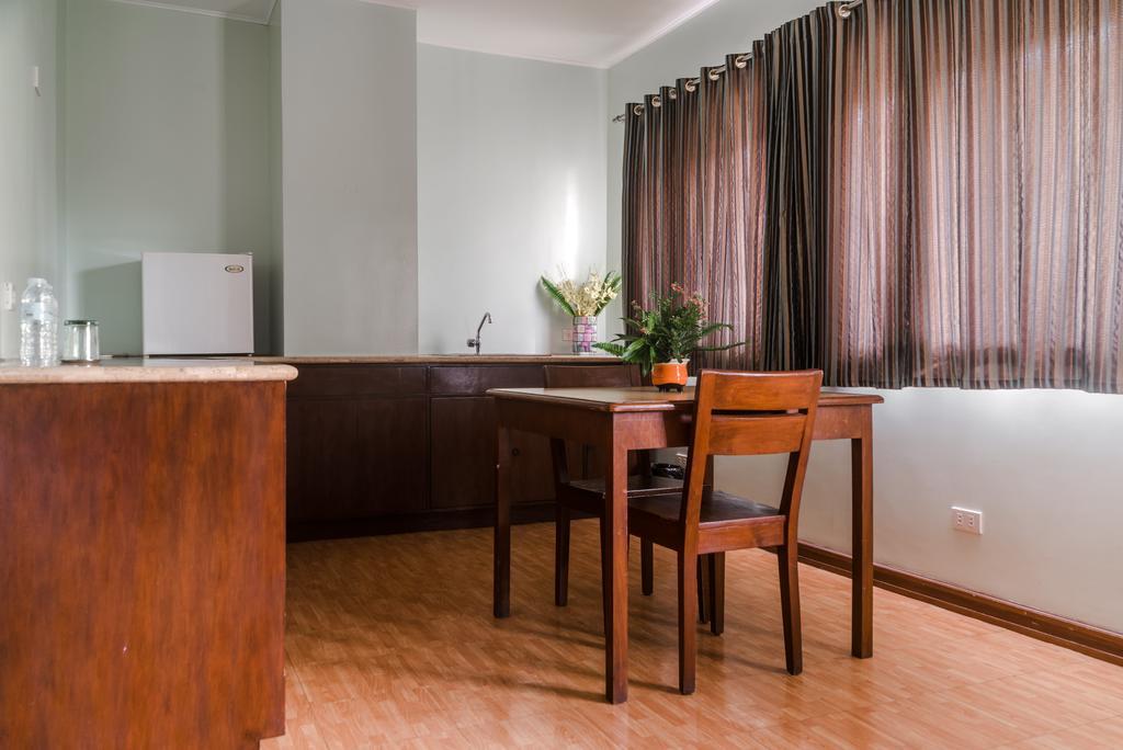 Oftana Suites Mandaue City Ngoại thất bức ảnh
