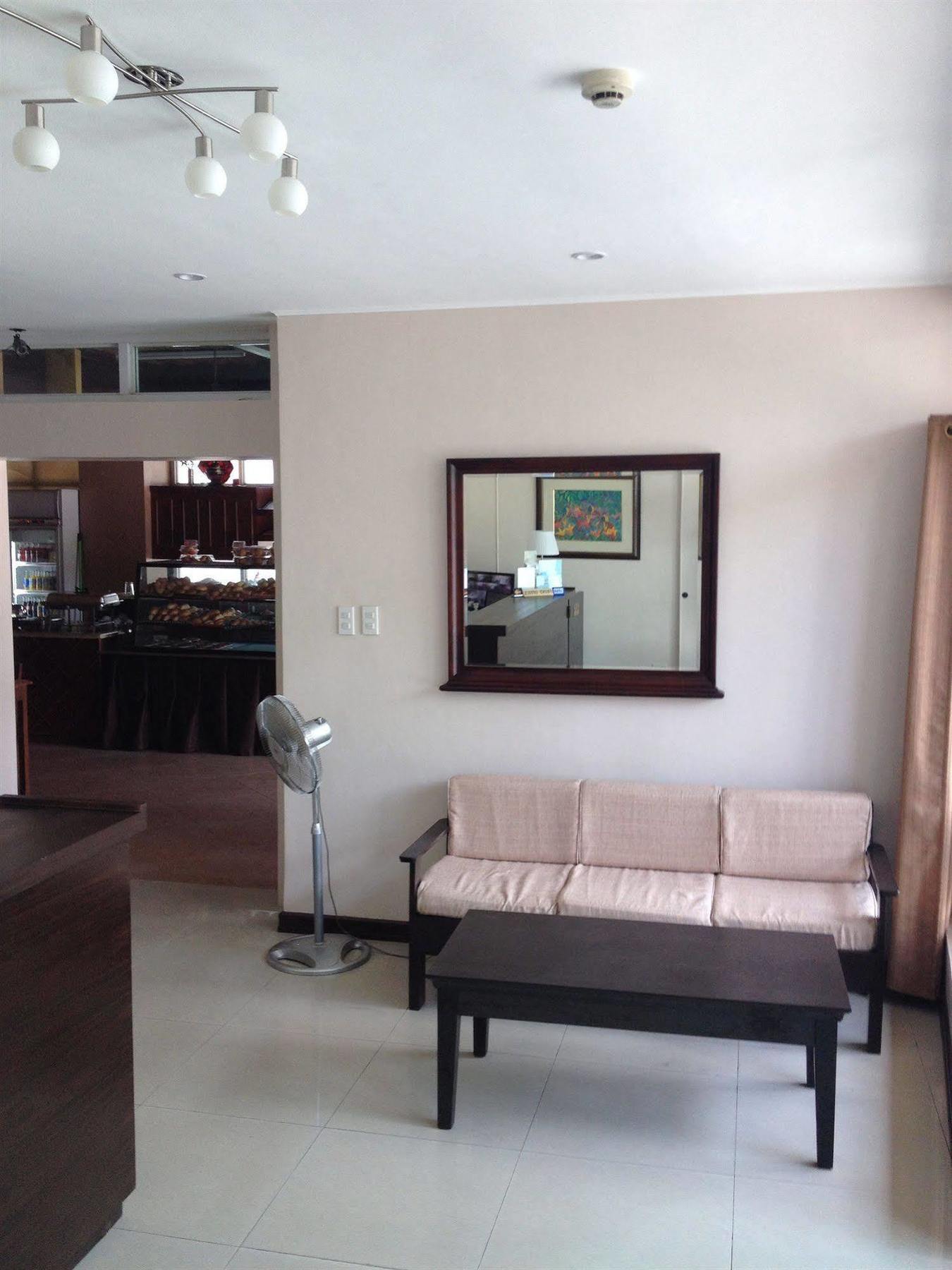 Oftana Suites Mandaue City Ngoại thất bức ảnh