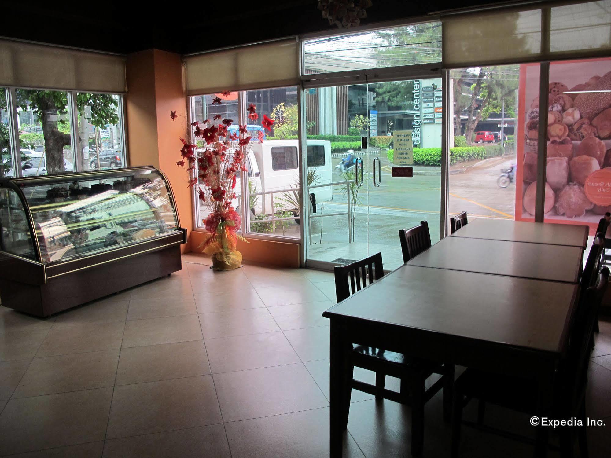 Oftana Suites Mandaue City Ngoại thất bức ảnh